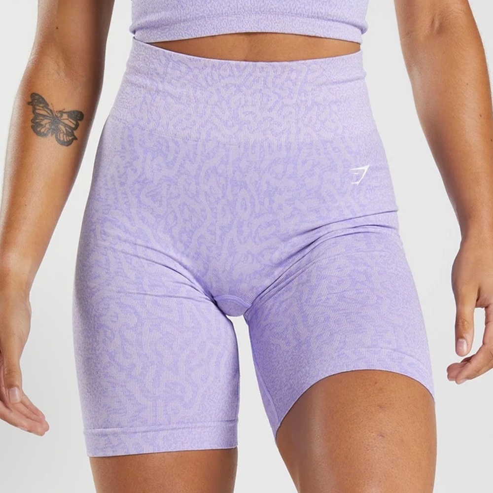 ADAPT ANIMAL SEAMLESS CYCLING SHORTS - Size small, 8in inseam 💜